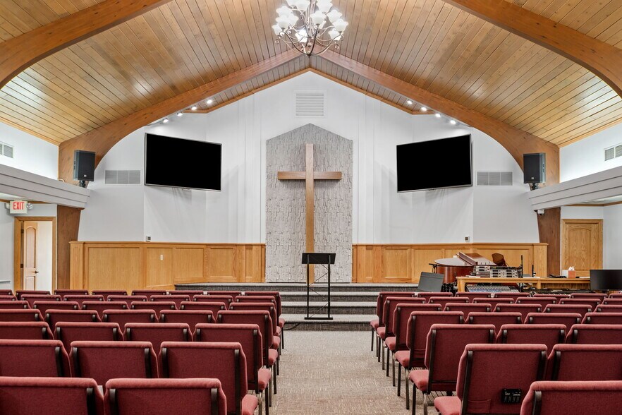 More Photos Of 6206 Lilac Dr N, Brooklyn Center Religious Facility For Sale