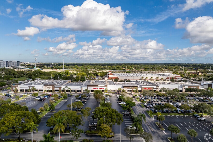 More Photos Of 1902-2224 S University Dr, Davie General Retail For Lease