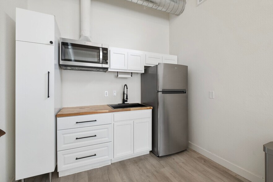 More Photos Of 555 E 3rd St, Long Beach Storefront Retail Residential For Sale