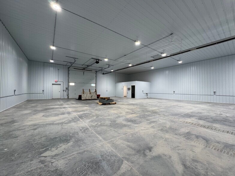 More Photos Of 801 N 9th Ave, Brandon Warehouse For Lease