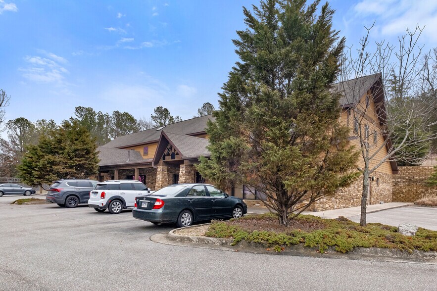 More Photos Of 4220 N Crossover Rd, Fayetteville Medical For Lease