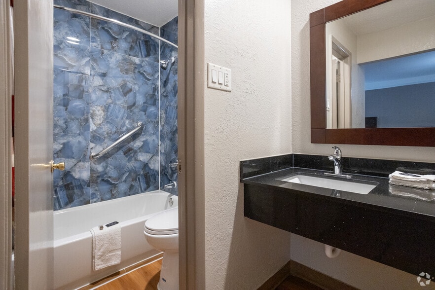 More Photos Of 9902 Gulf Freeway, Houston Hotel For Sale