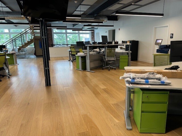 More Photos Of 1501 Kings Hwy E, Fairfield Office For Lease