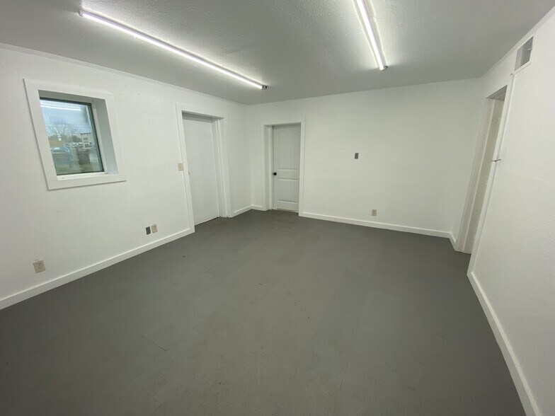 More Photos Of 13213 State Highway 155 S, Tyler Warehouse For Lease