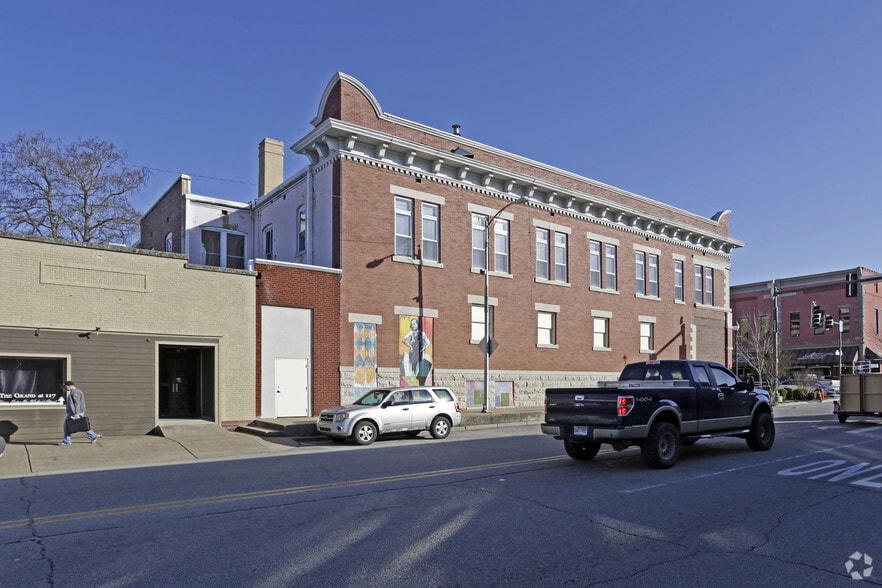 More Photos Of 121 W Walnut St, Rogers Storefront Retail Office For Sale