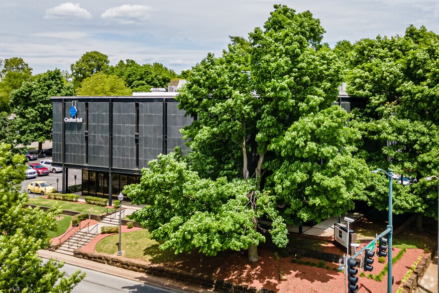 More Photos Of 300 N College Ave, Fayetteville Office For Lease
