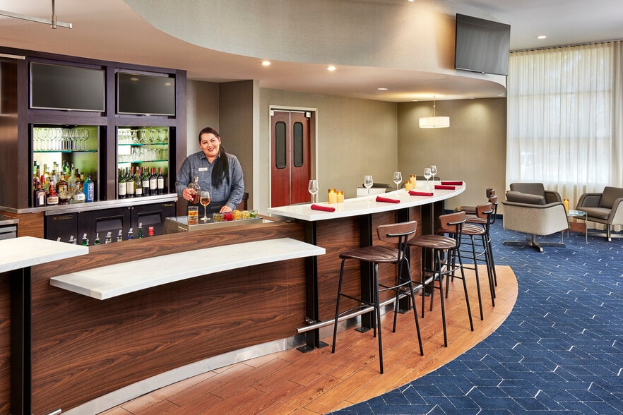 More Photos Of 1000 Fairgrounds Dr, Vallejo Hotel For Sale