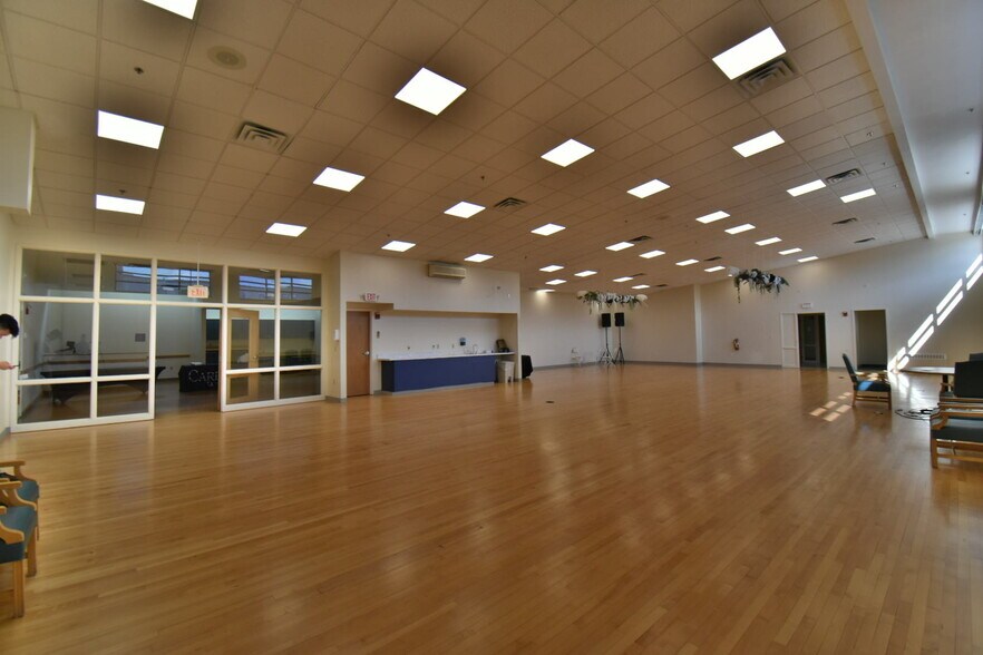 More Photos Of Mediplex Of Concord, Concord Rehabilitation Center For Lease