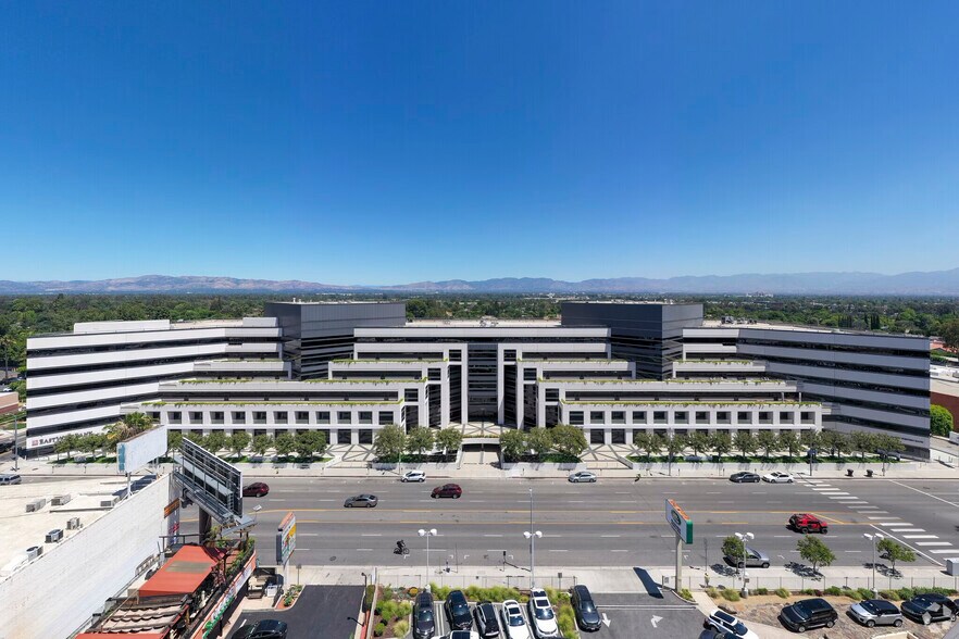 More Photos Of 15821 Ventura Blvd, Encino Office For Lease