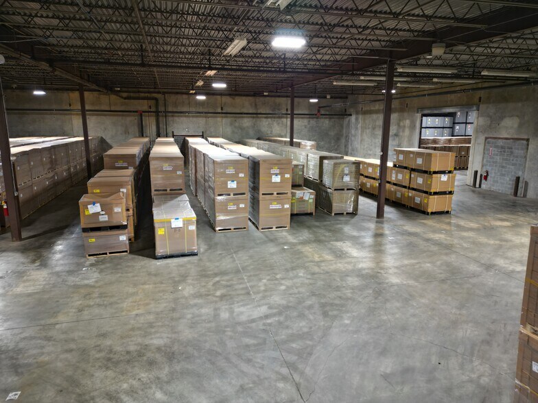 More Photos Of 866 River Rd, Valley Manufacturing For Sale