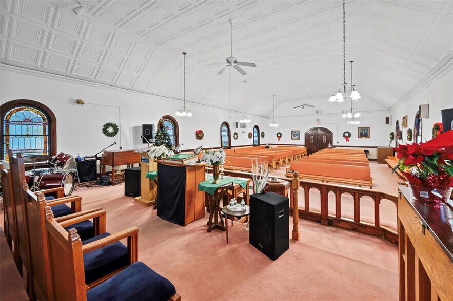 More Photos Of 289-291 Park Ave, Huntington Religious Facility For Lease