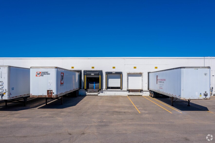 More Photos Of 5320-5400 Main St NE, Fridley Warehouse For Lease
