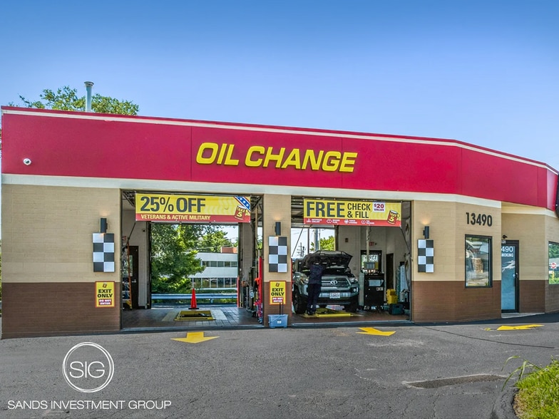 Primary Photo Of 13490 Olive Blvd, Chesterfield Service Station For Sale