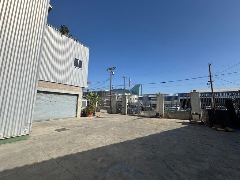 More Photos Of 2305 Federal Ave, Los Angeles Manufacturing For Lease