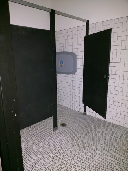 More Photos Of 2055 S Linden Rd, Flint Restaurant For Sale