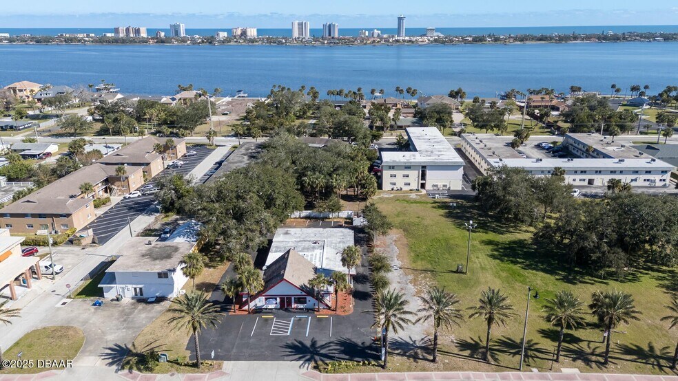 More Photos Of 1903 S Ridgewood Ave, Daytona Beach Bar For Sale