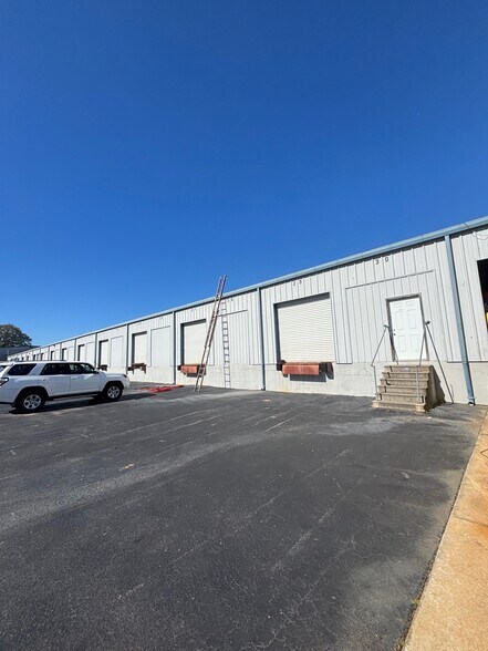 More Photos Of 110 Commercial Rd, Spartanburg Distribution For Lease