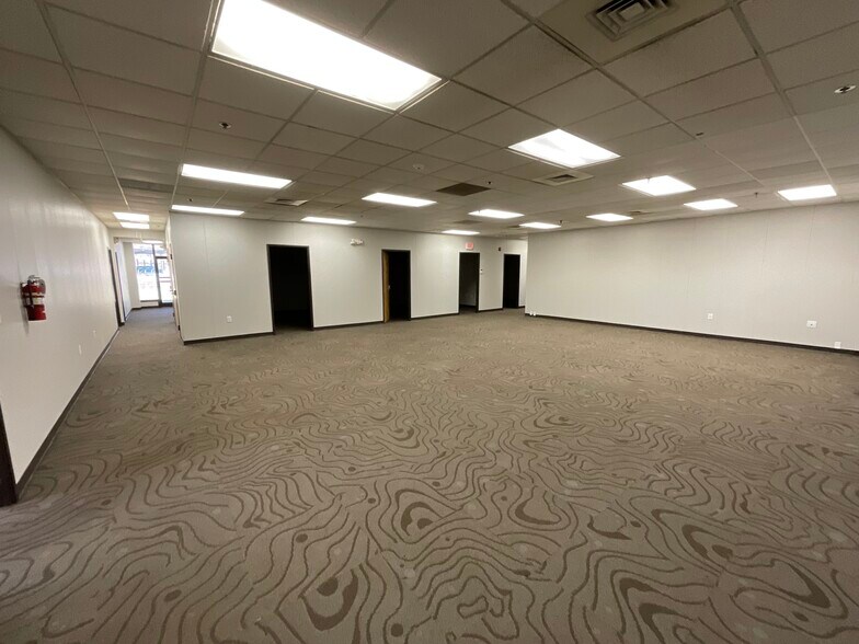 More Photos Of 5501 Island River Dr, Knoxville Light Distribution For Lease