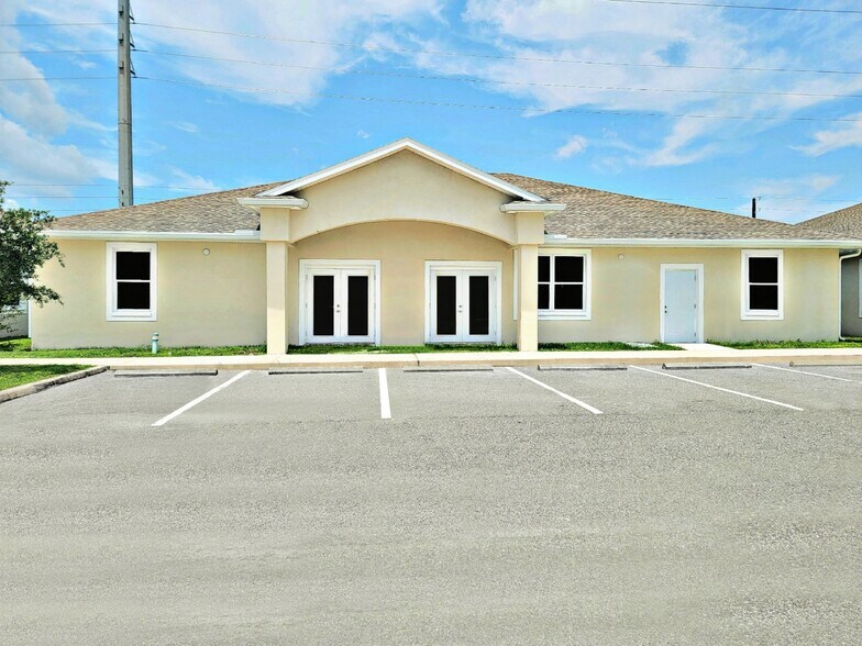 Primary Photo Of 18713 N Dale Mabry Hwy, Lutz Coworking Space