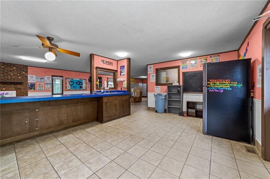 More Photos Of 1501 Upland Dr, Greensboro Office For Sale