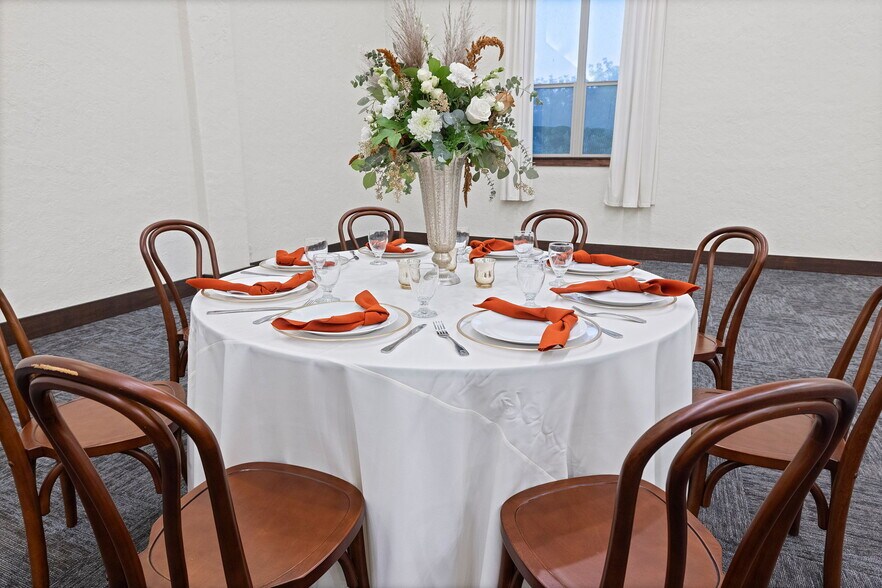 More Photos Of 128 S E St, Exeter Storefront For Sale