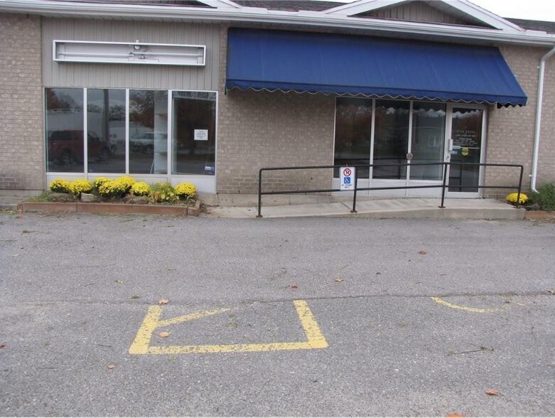 More Photos Of 40 Bennett St, Carleton Place Office For Lease