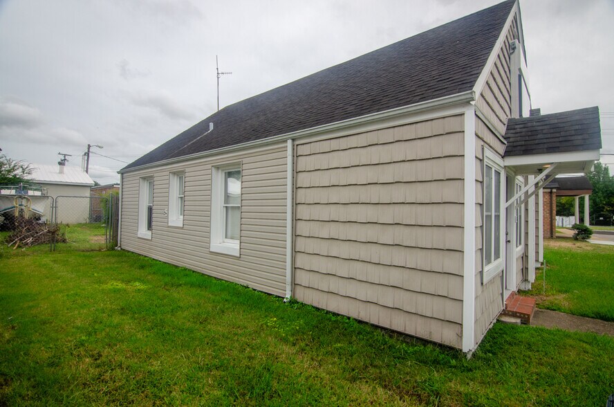 More Photos Of 1108 Pickett Rd, Norfolk Flex For Sale