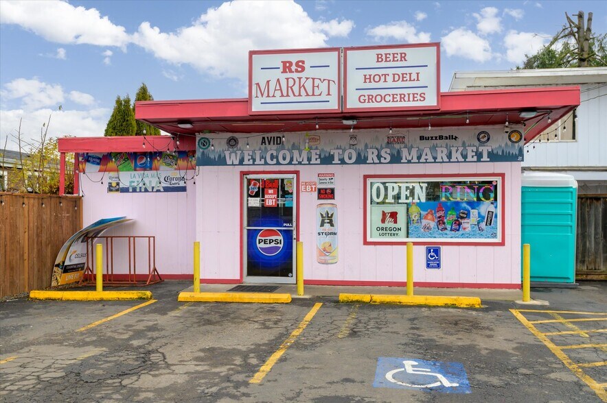 More Photos Of 1279 35th St, Springfield Storefront Retail Residential For Sale