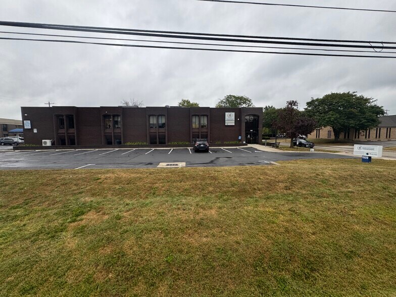 More Photos Of 1520 Old Henderson Rd, Columbus Office For Lease