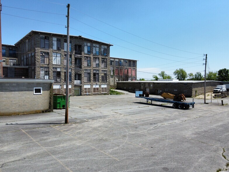 More Photos Of 109 Howe St, Fall River Warehouse For Lease