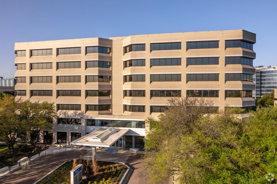 Primary Photo Of 411 N Washington Ave, Dallas Office For Sale