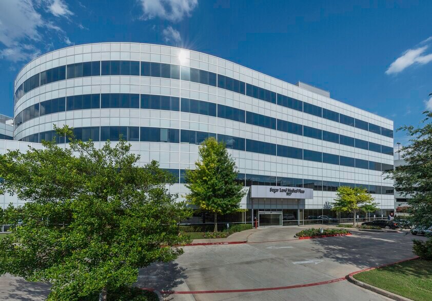 More Photos Of 1327 Lake Pointe Pky, Sugar Land Medical For Lease