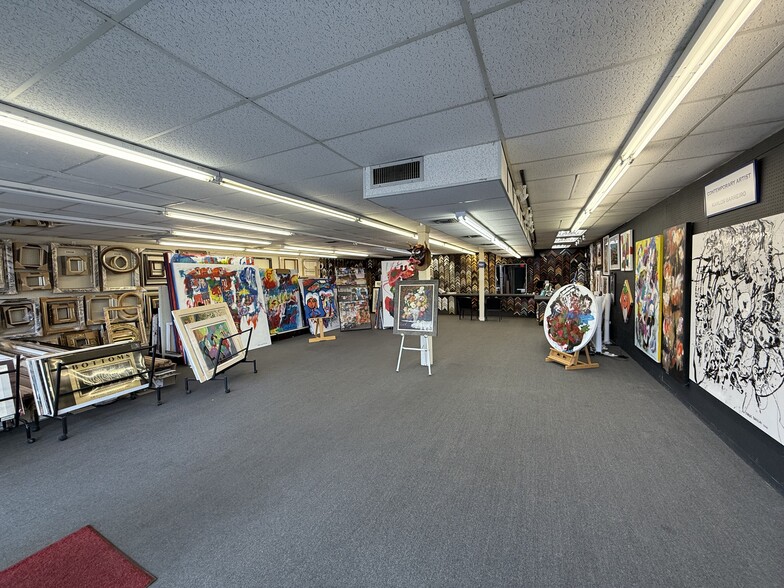 More Photos Of 6140 Hollywood Blvd, Hollywood Storefront For Sale