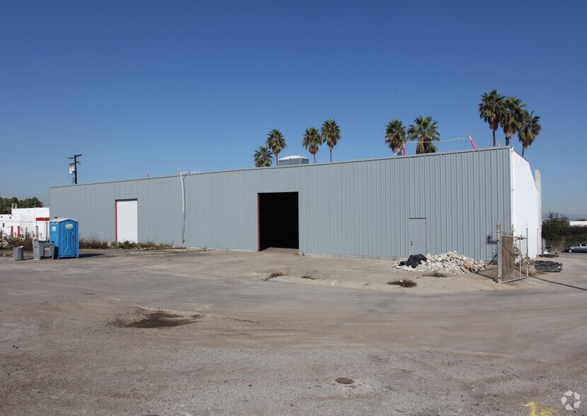 More Photos Of 3200 E 29th St, Long Beach Showroom For Sale