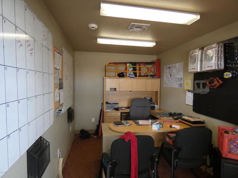 More Photos Of 3600 W White Mountain Blvd, Lakeside Showroom For Sale