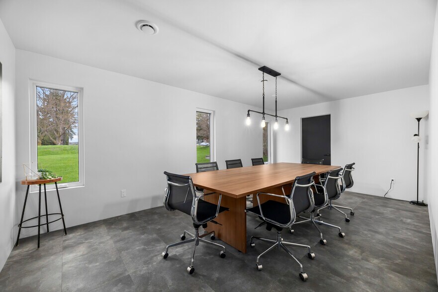More Photos Of 1532 Ontario St, Cobourg Office For Sale