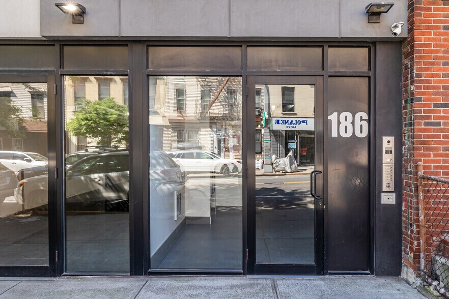 More Photos Of 186 Greenpoint Ave, Brooklyn Apartments For Lease