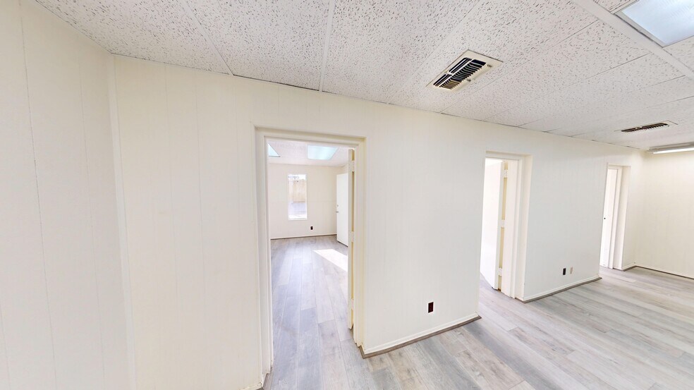 More Photos Of 1842 Bandera Rd, San Antonio Light Distribution For Sale