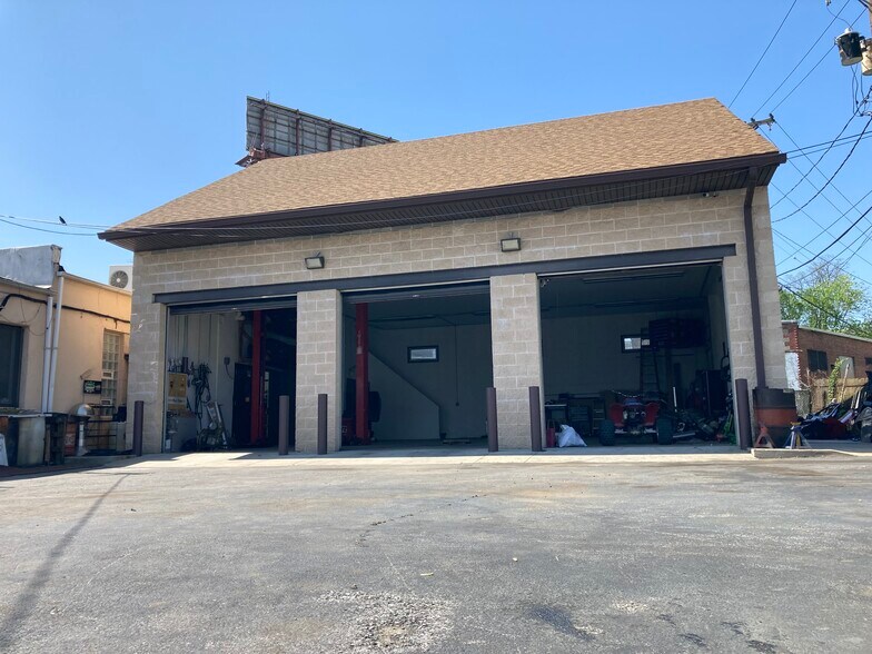 More Photos Of 905 Dundalk Ave, Baltimore Auto Dealership For Sale
