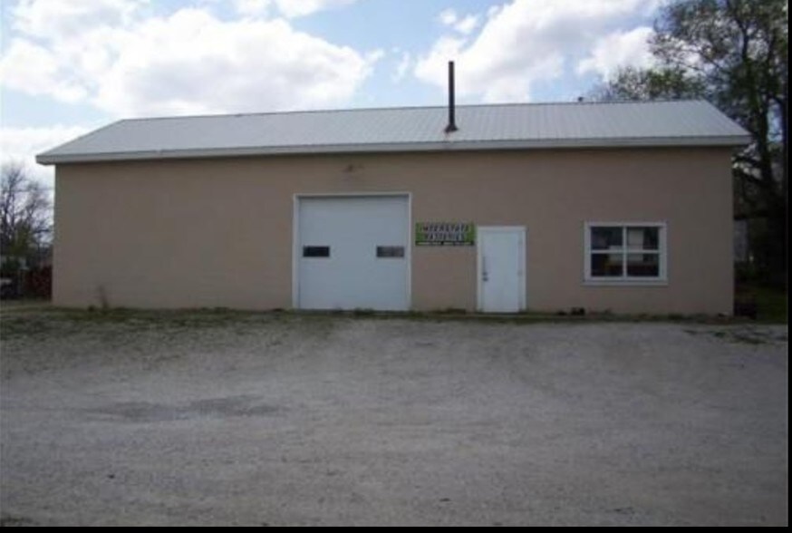 More Photos Of 704 S Metcalf Rd, Louisburg Warehouse For Lease