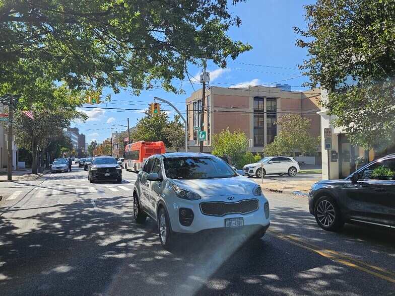 More Photos Of 183 Mineola Blvd, Mineola Office For Sale