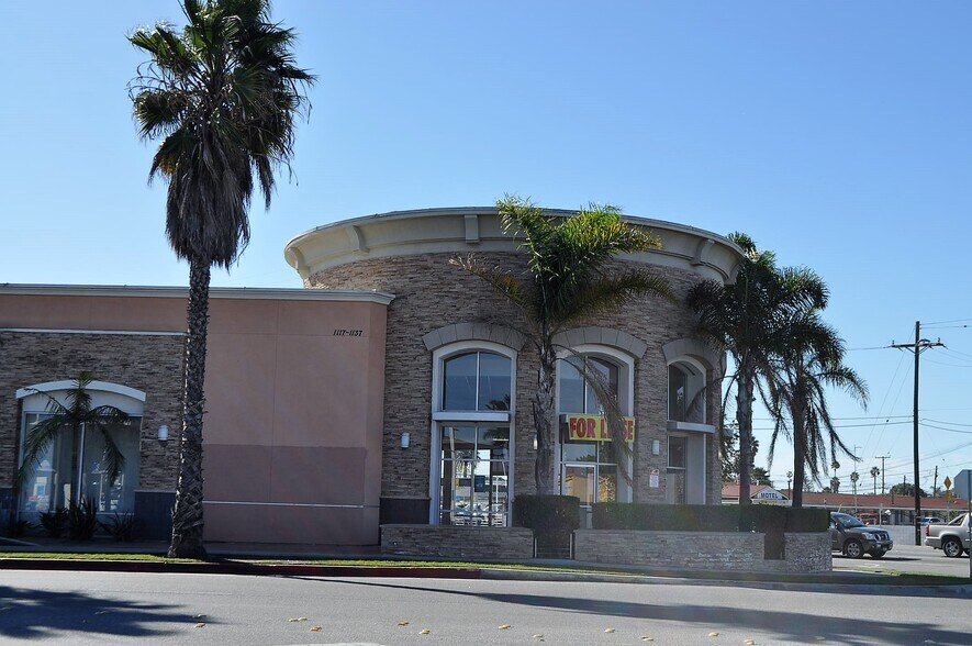 More Photos Of 1117 S Oxnard Blvd, Oxnard Bank For Lease