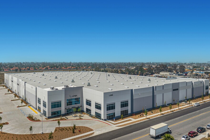 More Photos Of 15755 Arrow Blvd, Fontana Warehouse For Lease