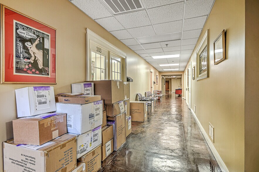 More Photos Of 220 Broad St, Kingsport Flex For Sale