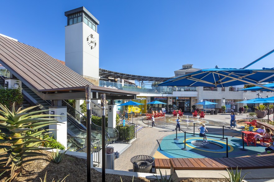 More Photos Of 3433-3545 Del Mar Heights Rd, San Diego Unknown For Lease