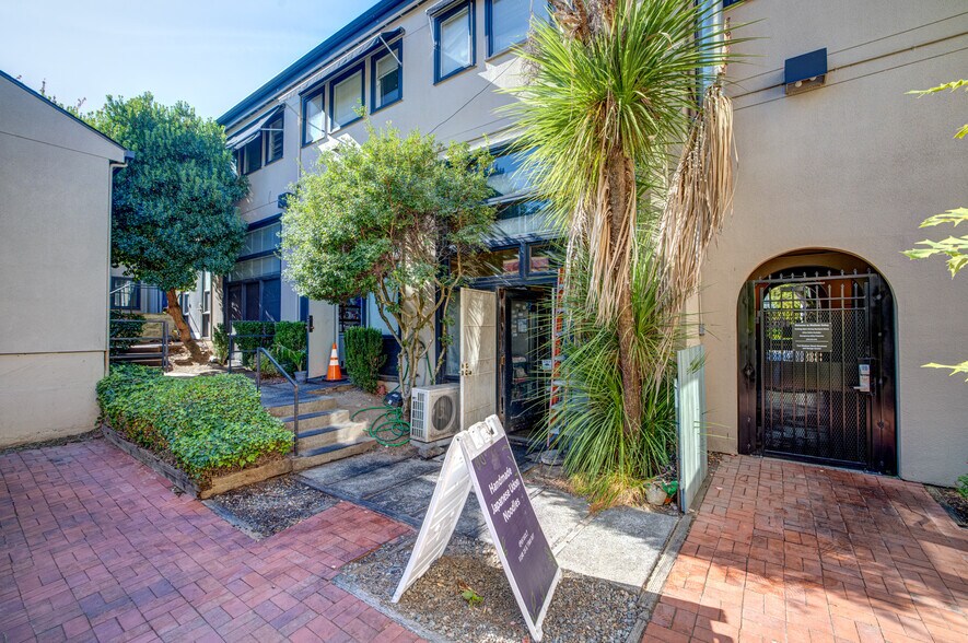 More Photos Of 2711 E Madison St, Seattle Storefront Retail Office For Sale