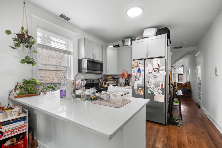 More Photos Of 1133 N Winchester Ave, Chicago Apartments For Sale