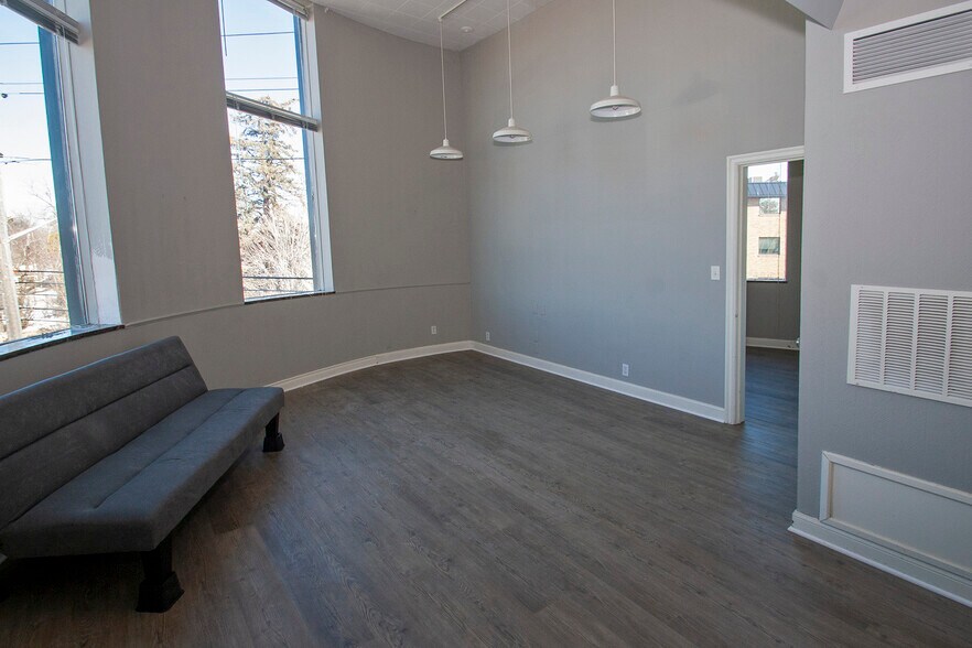 More Photos Of 4825-4833 Minnetonka Blvd, Saint Louis Park Storefront Retail Office For Lease