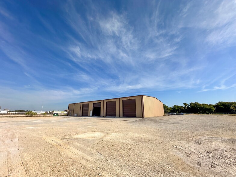 More Photos Of 846 York Creek Rd, New Braunfels Industrial For Lease
