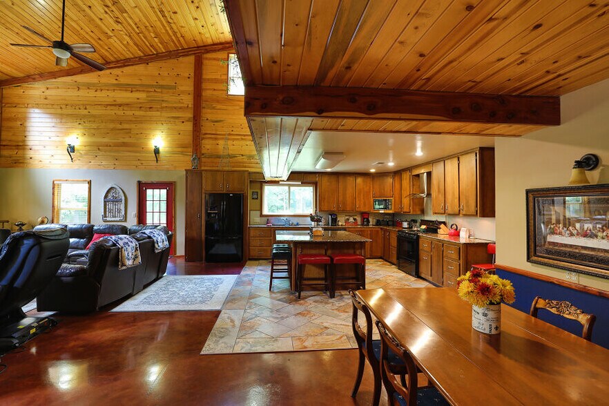 More Photos Of 1083 N 4290 Rd, Hugo Hotel For Sale